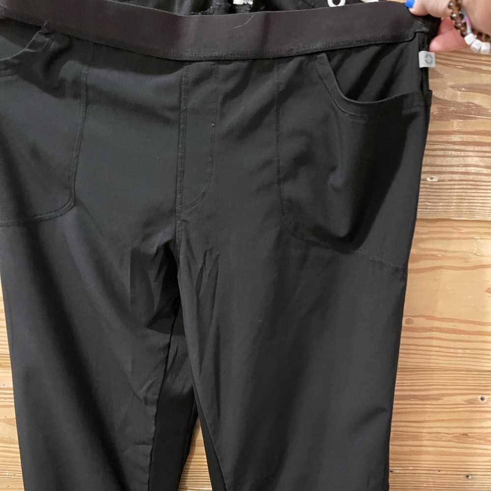 Cherokee Infinty scrub bottom